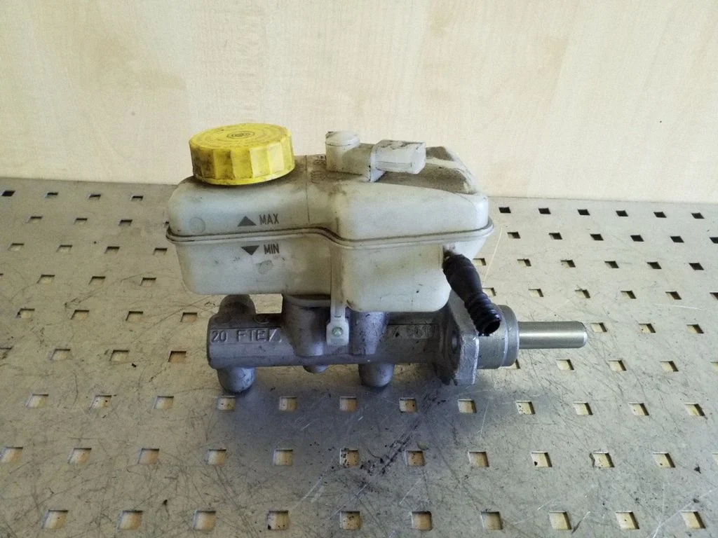 Master brake cylinder X5617