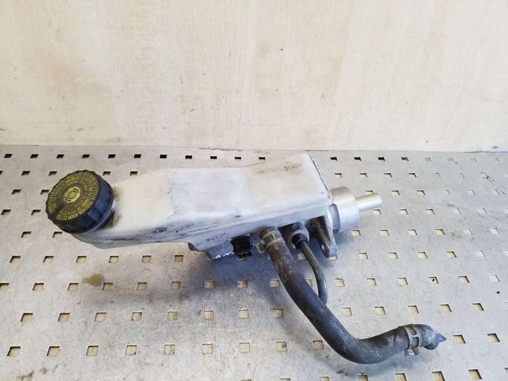 Master brake cylinder – Toyota Corolla Verso AR10 (2004-2009)