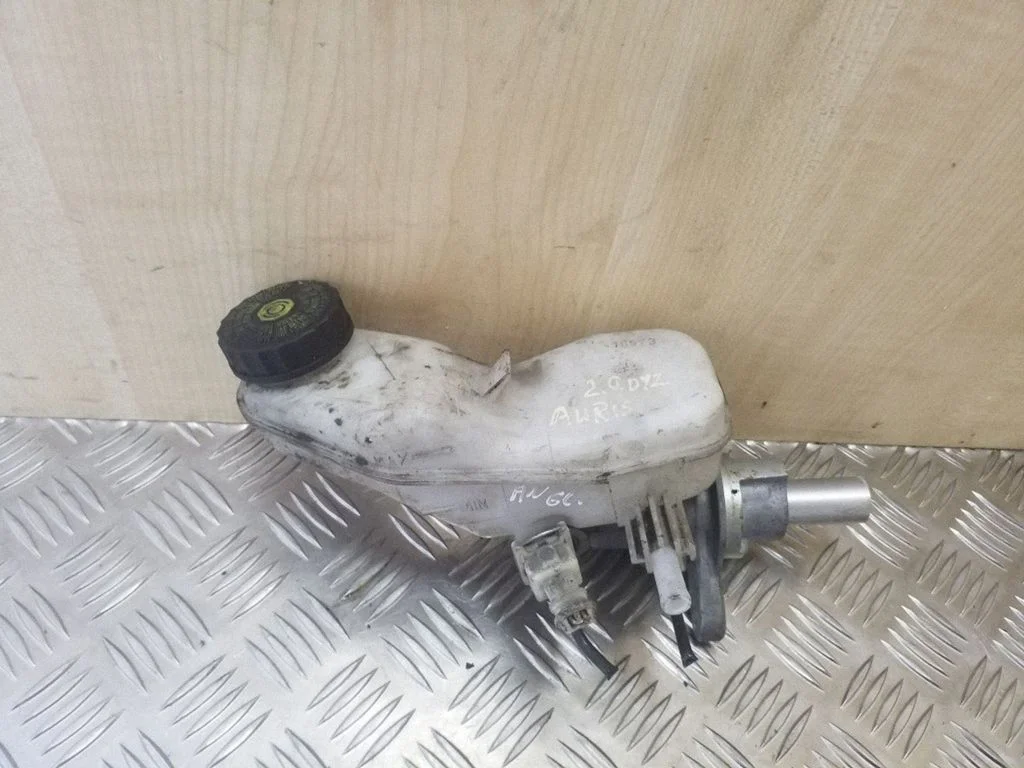 Master brake cylinder – Toyota Auris 150 (2006-2012)
