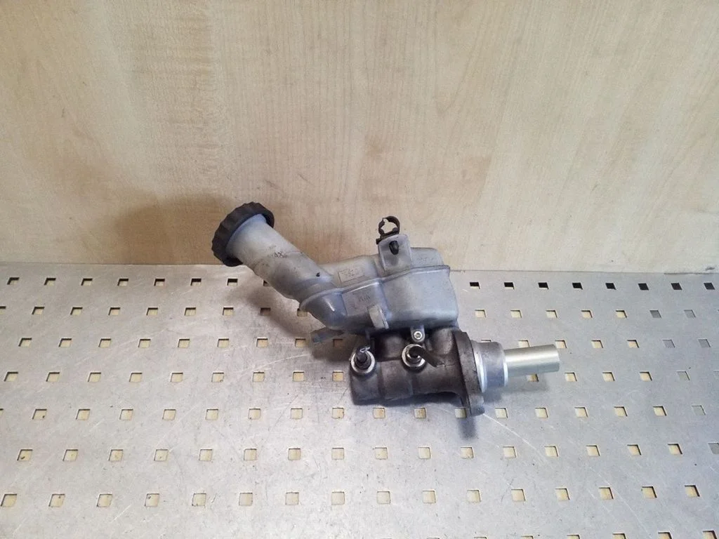 Master brake cylinder 03350890031