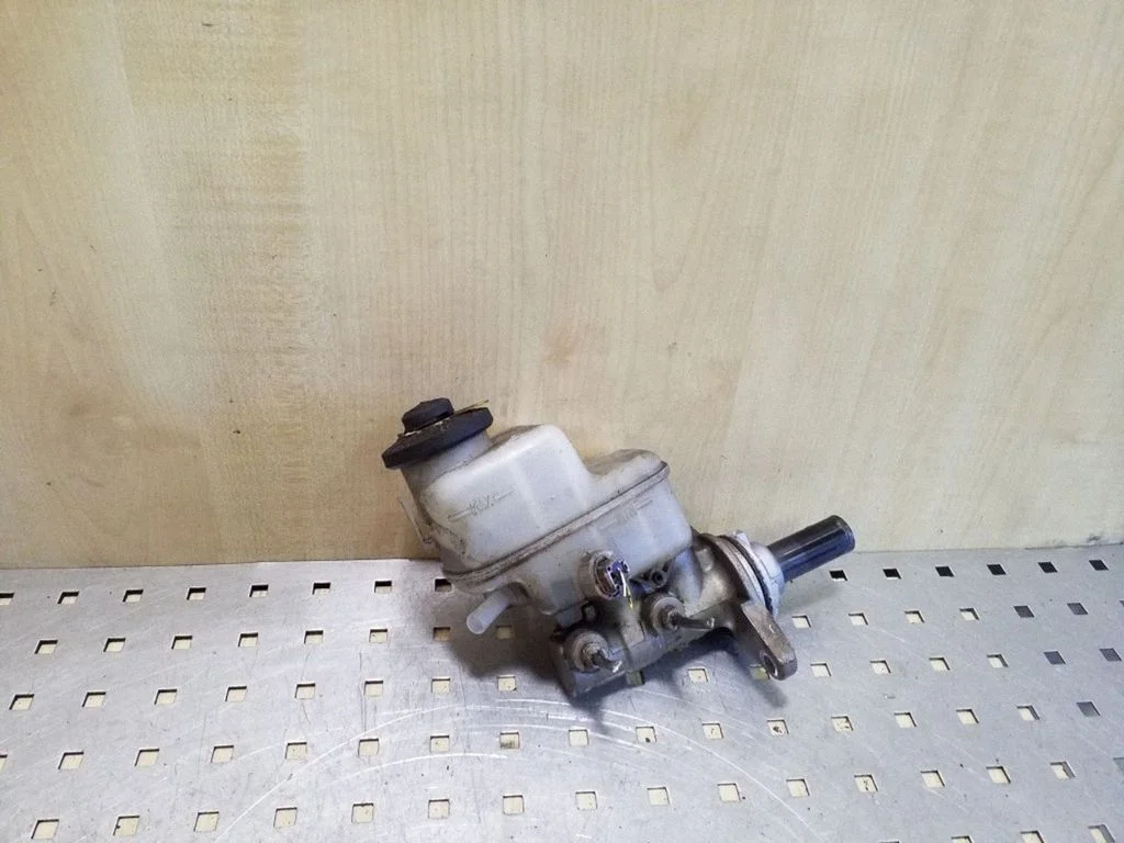 Master brake cylinder