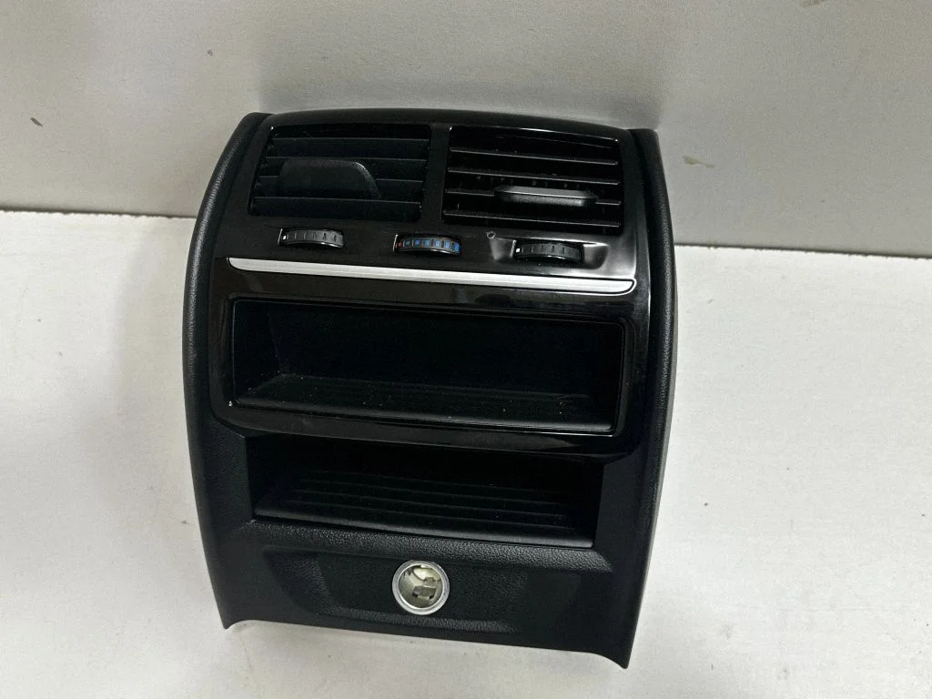 Cita centrālās konsoles (tuneļa) detaļa 9461760
