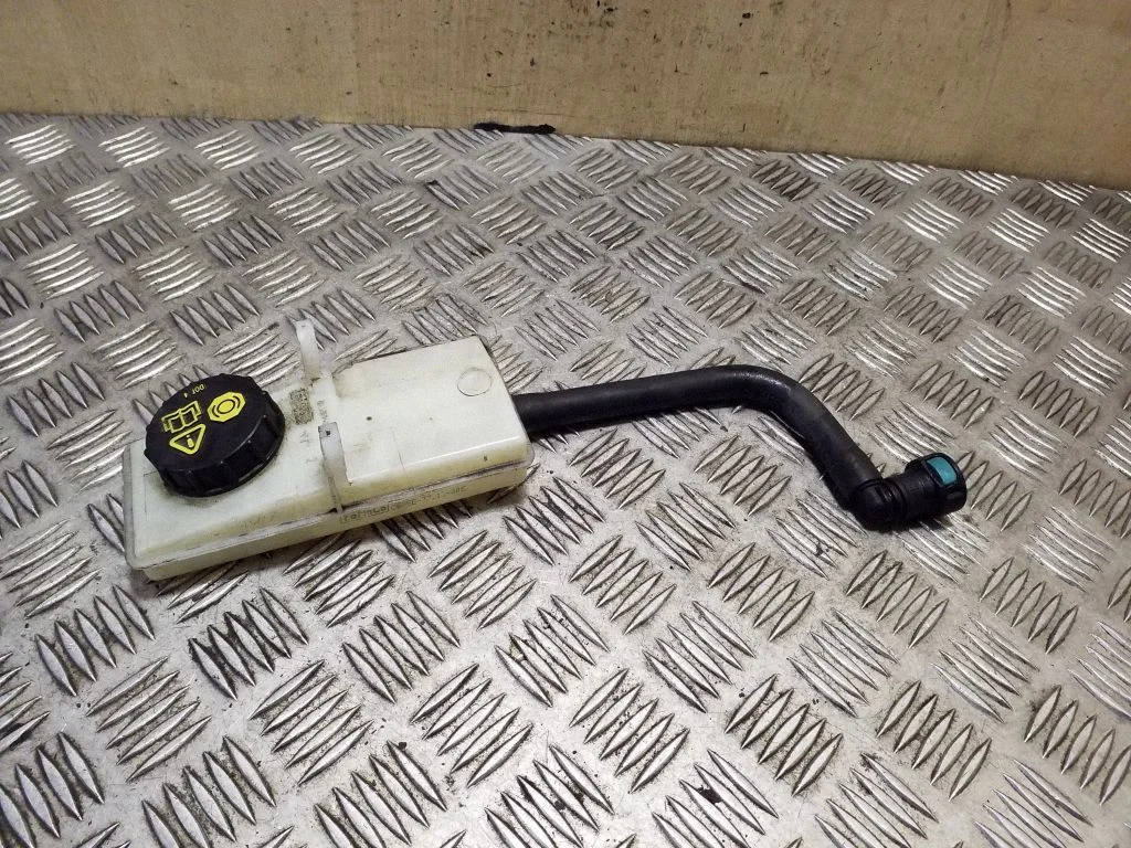 Brake fluid reservoir AV612K478AA