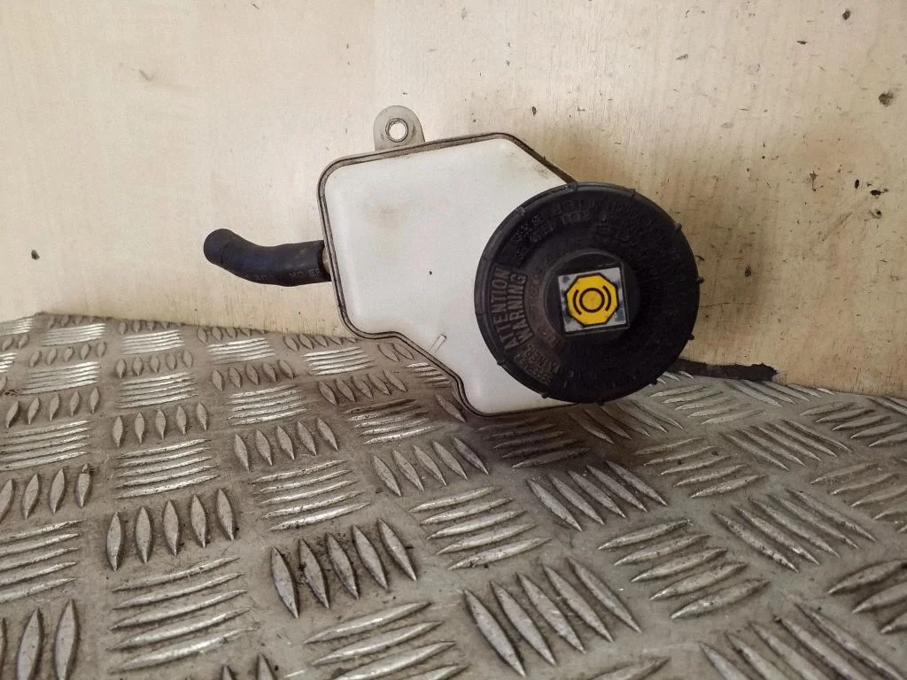 Brake fluid reservoir