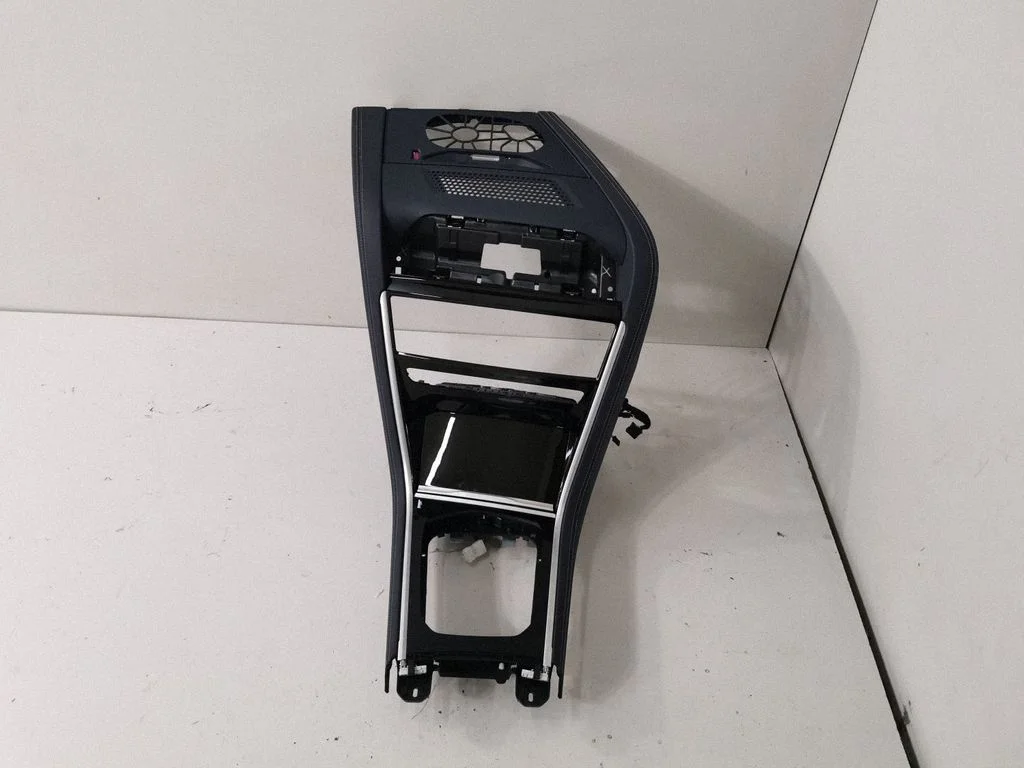 Kita centrinė konsolės (tunelio) detalė