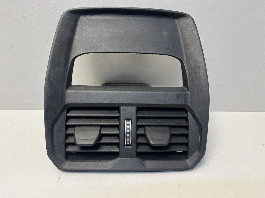 Cita centrālās konsoles (tuneļa) detaļa 6836650