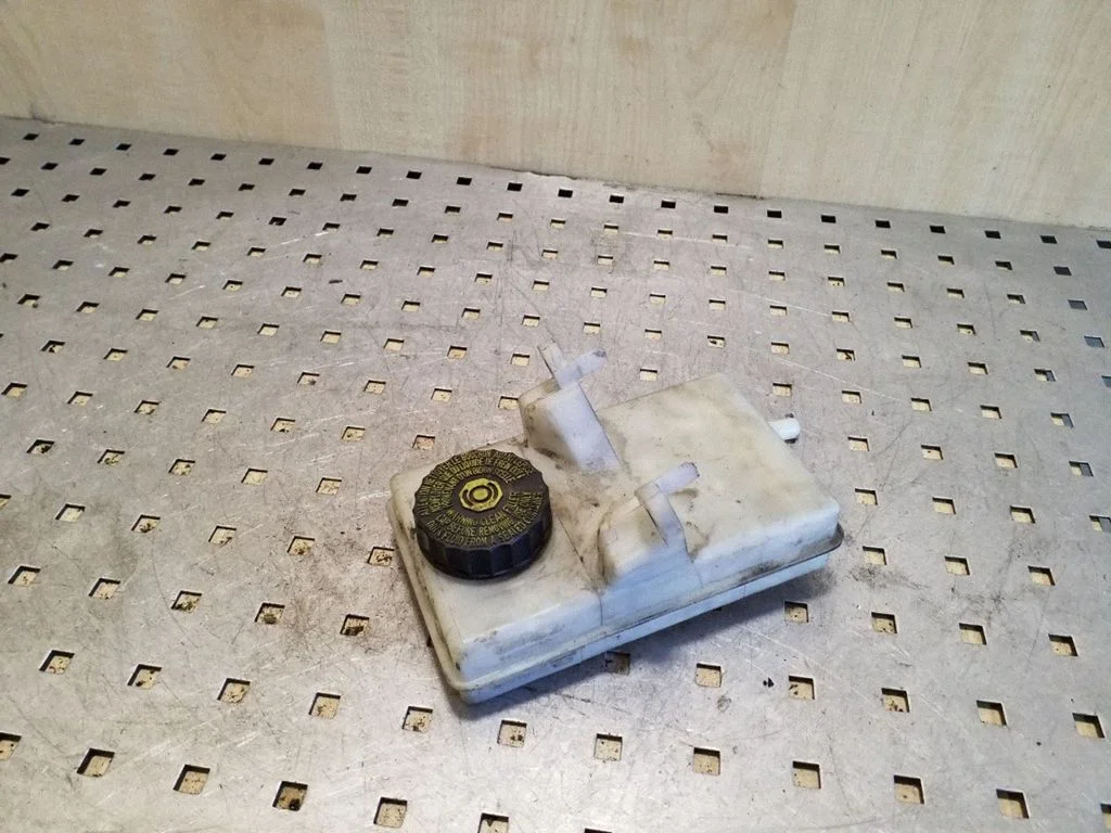 Brake fluid reservoir 9680907780
