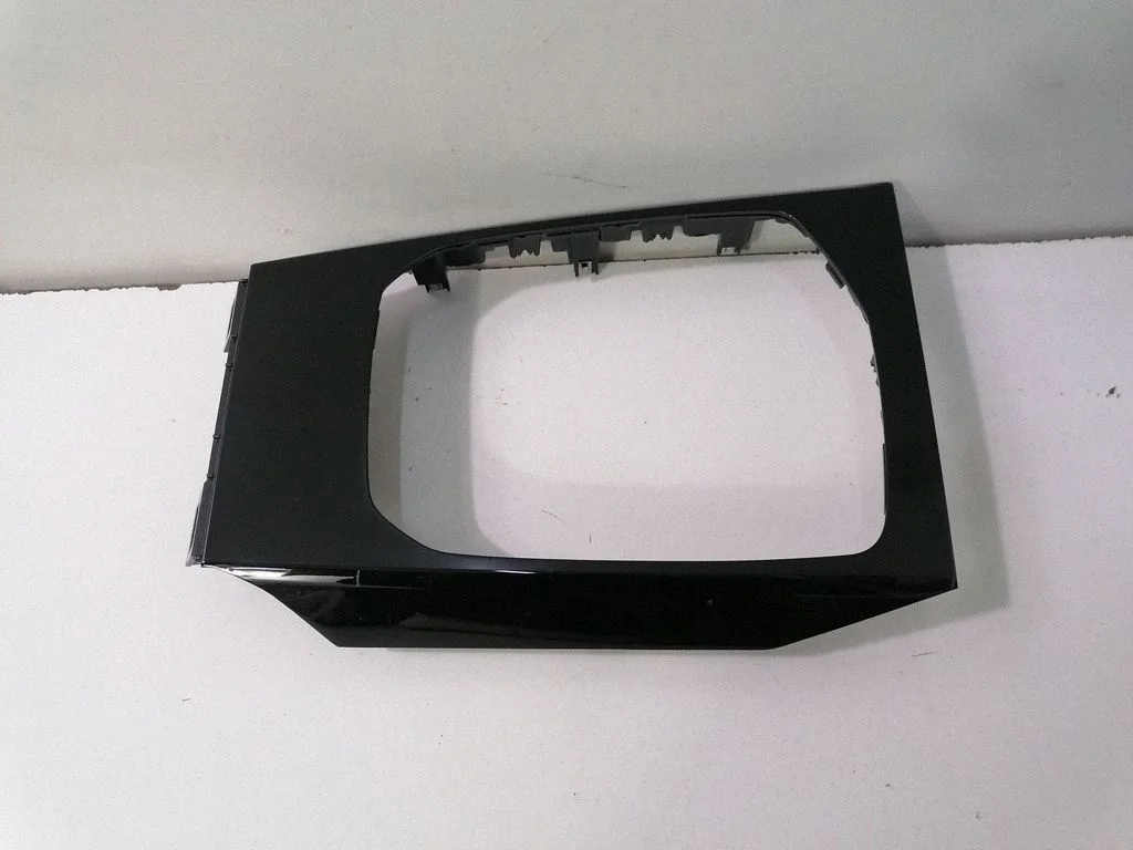 Cita centrālās konsoles (tuneļa) detaļa – BMW 3. sērija G20 G21 (2019-)