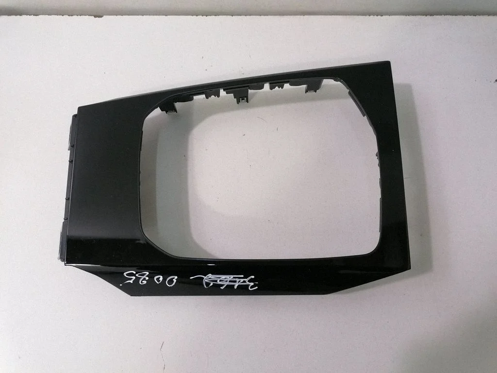 Cita centrālās konsoles (tuneļa) detaļa – BMW 3. sērija G20 G21 (2019-)