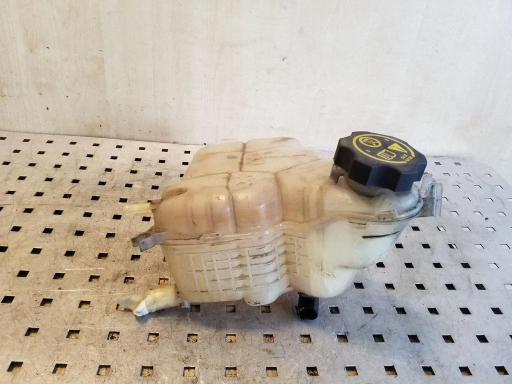 Brake fluid reservoir – Opel Zafira C (2011-2019)