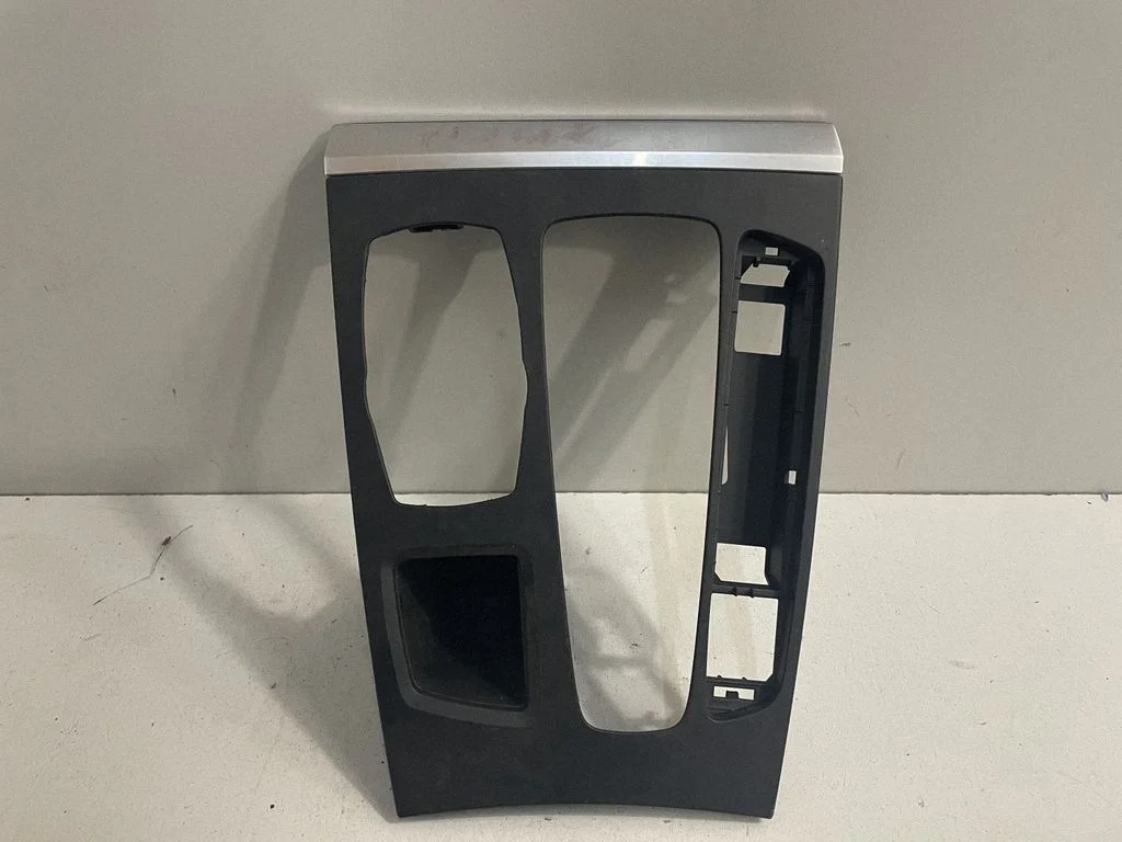 Cita centrālās konsoles (tuneļa) detaļa – BMW X5 F15 (2013-2017)
