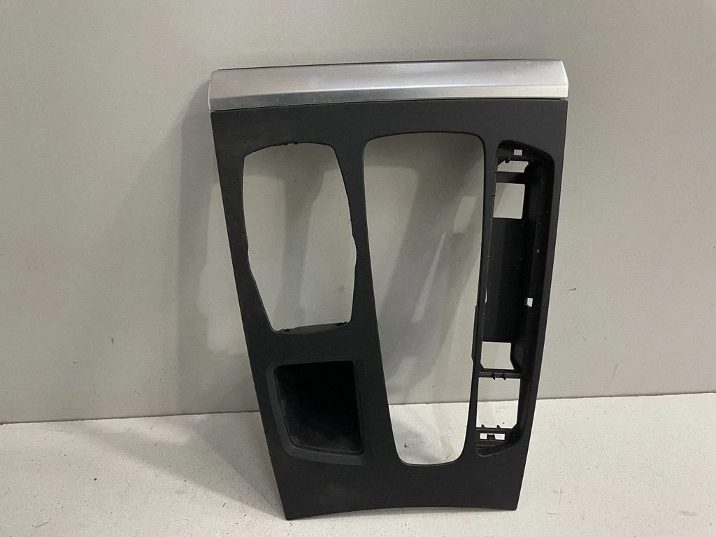 Cita centrālās konsoles (tuneļa) detaļa – BMW X5 F15 (2013-2017)