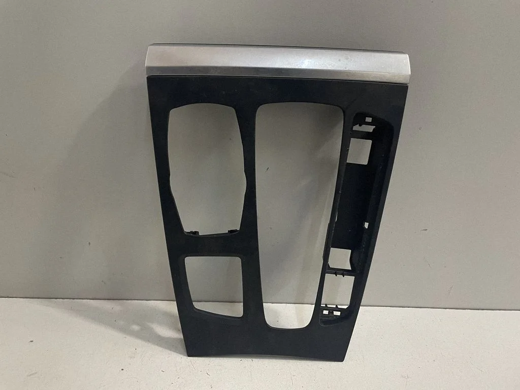 Cita centrālās konsoles (tuneļa) detaļa – BMW X6M F86 (2015-2018)