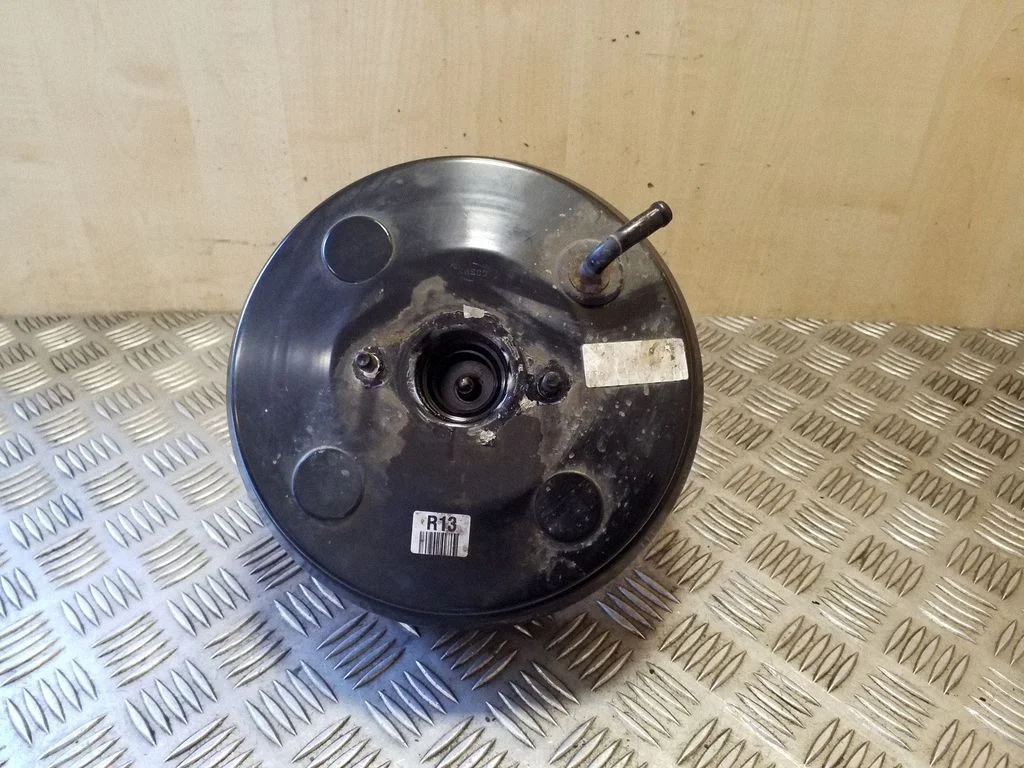 Brake booster 585002S870