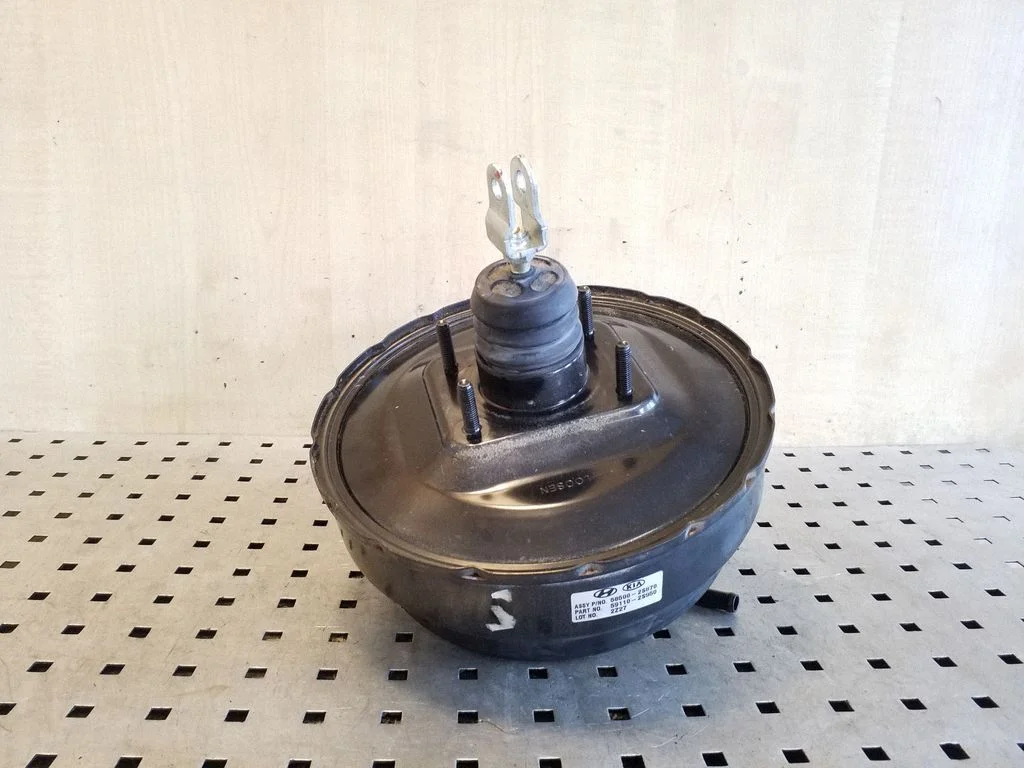 Brake booster 585002S870