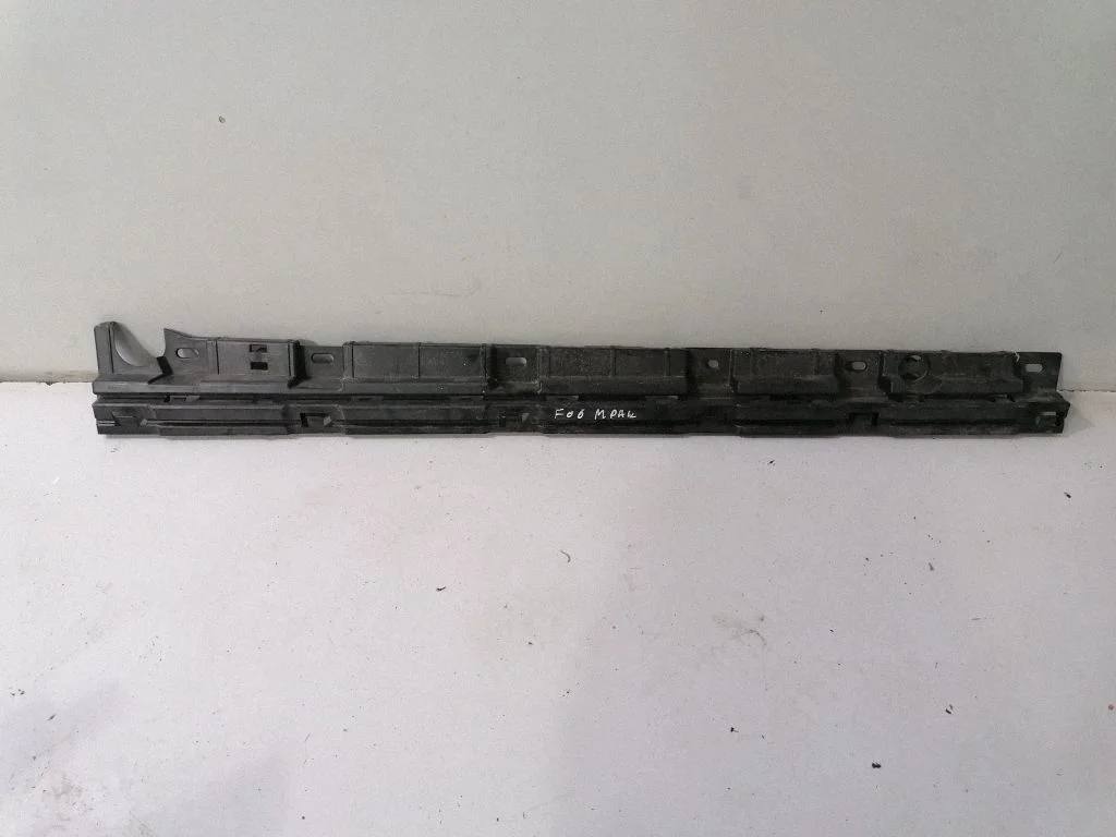 Sill/side skirt trim