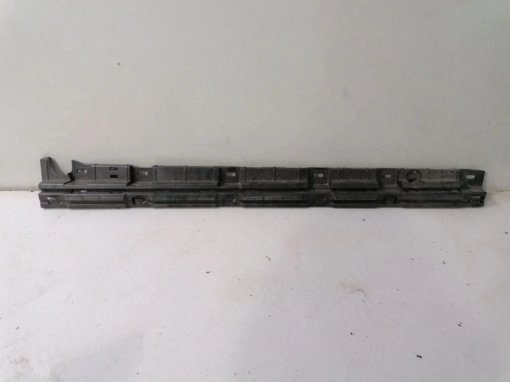 Sill/side skirt trim