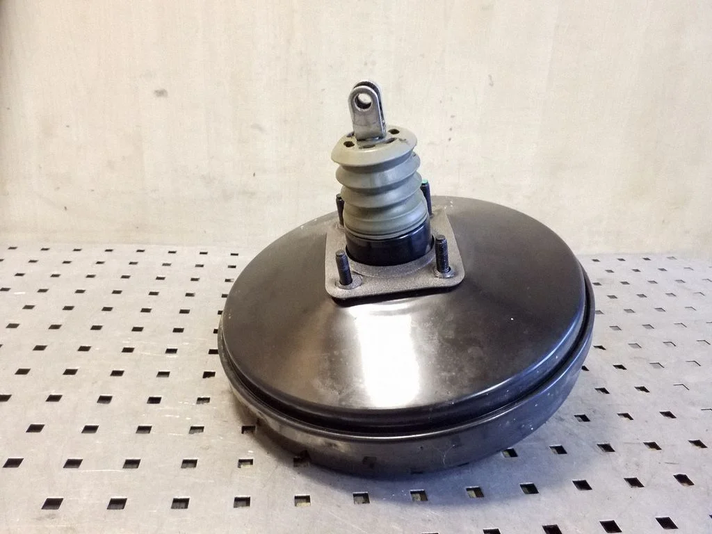 Brake booster – Mitsubishi Outlander (2001-2007)