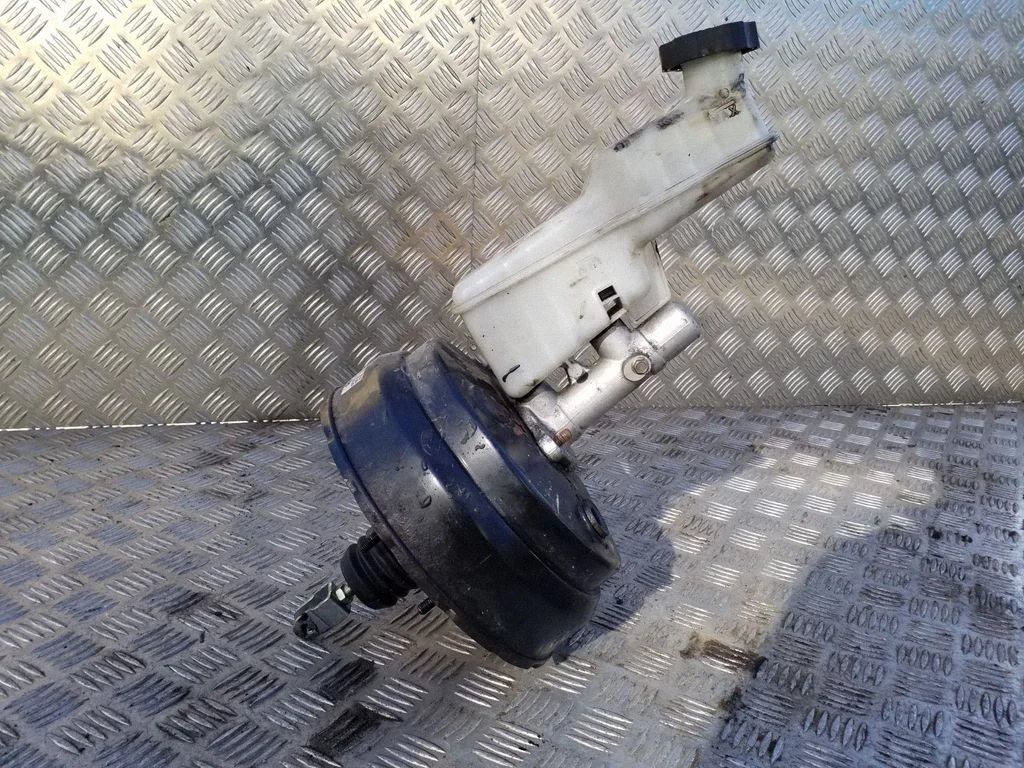 Brake booster 585002Y870