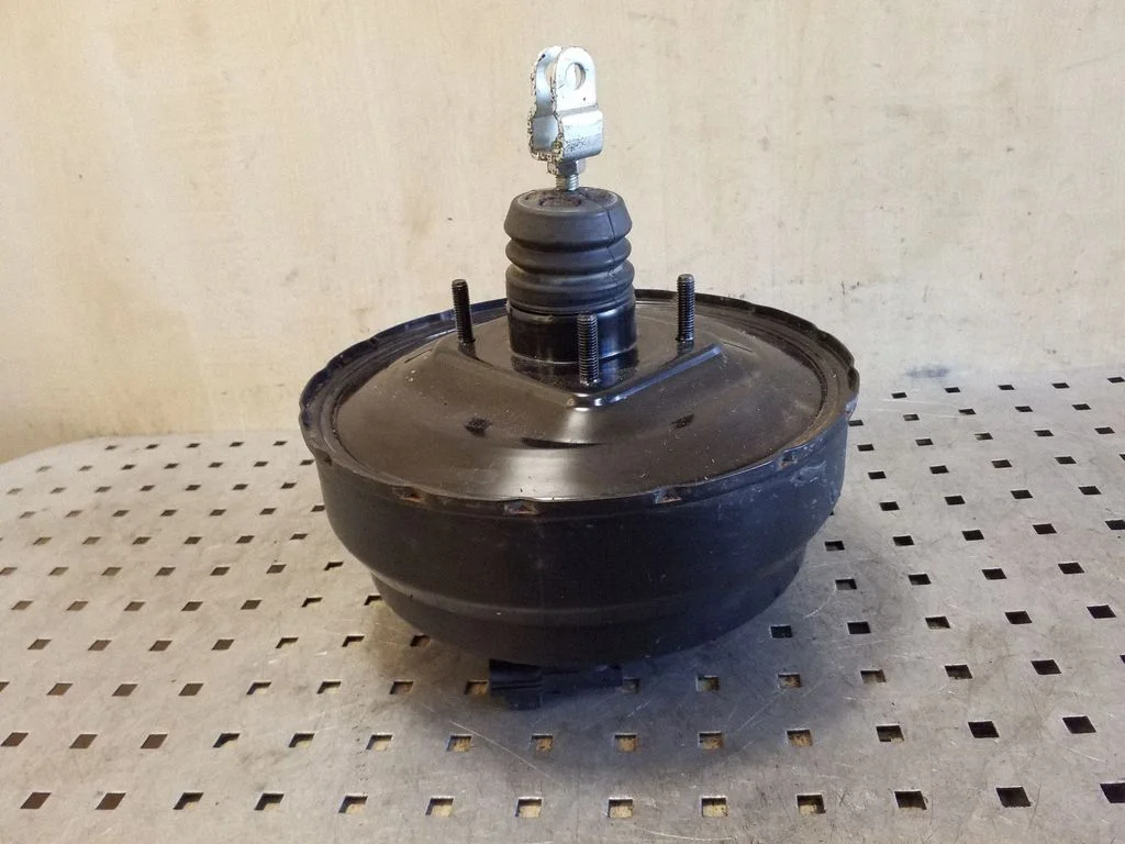 Brake booster 585002Y870