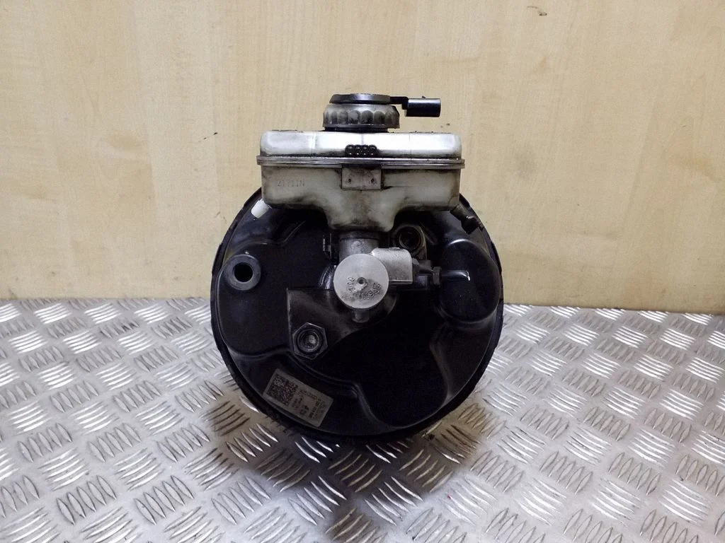 Serwo hamulcowe 8R0612103D