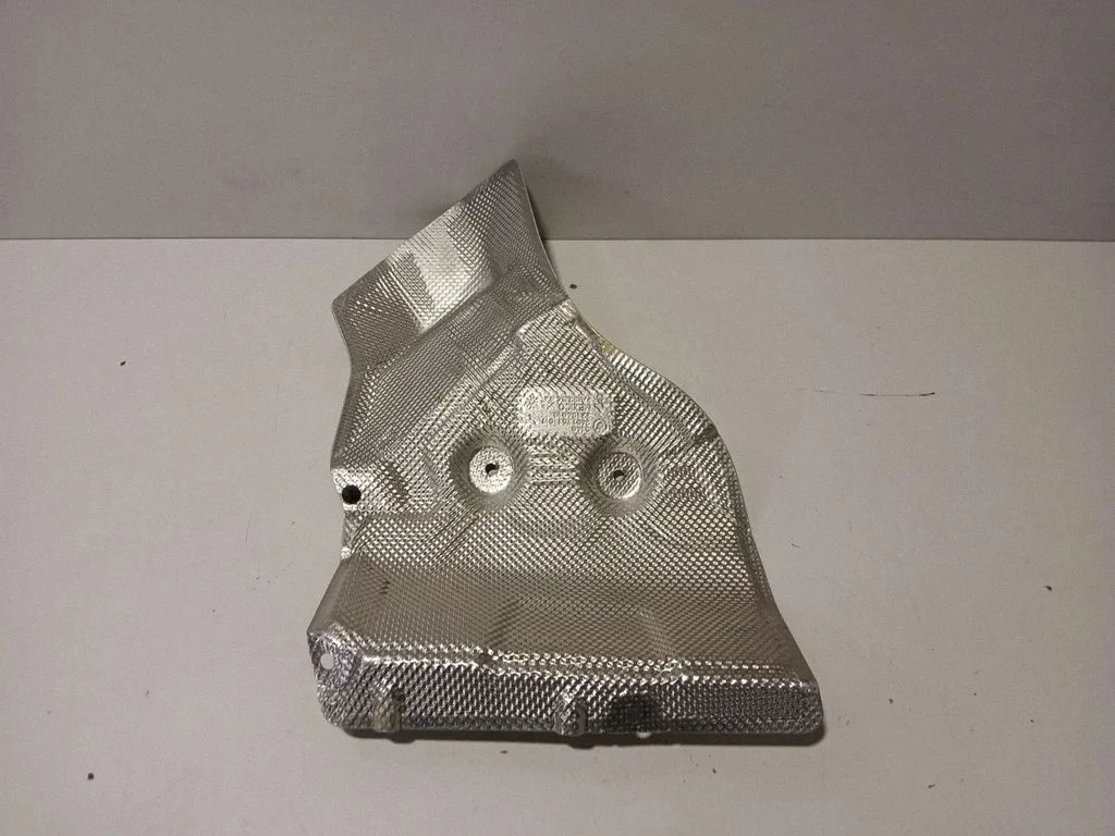 Heat shield in engine bay 9451761