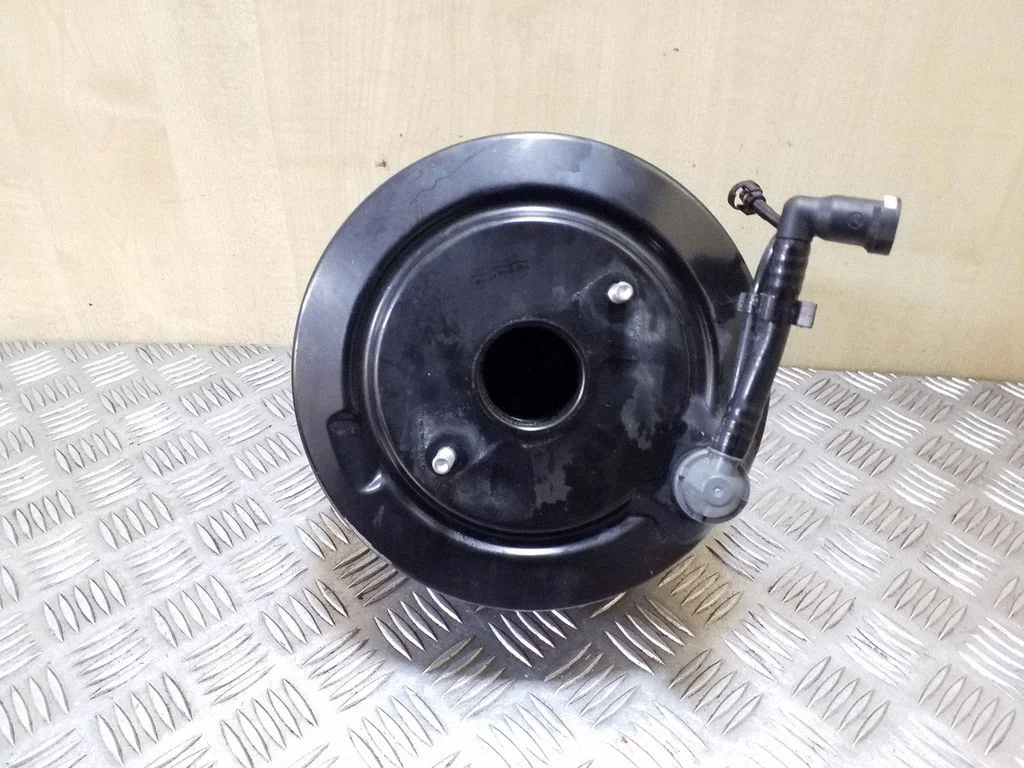 Brake booster 6775930