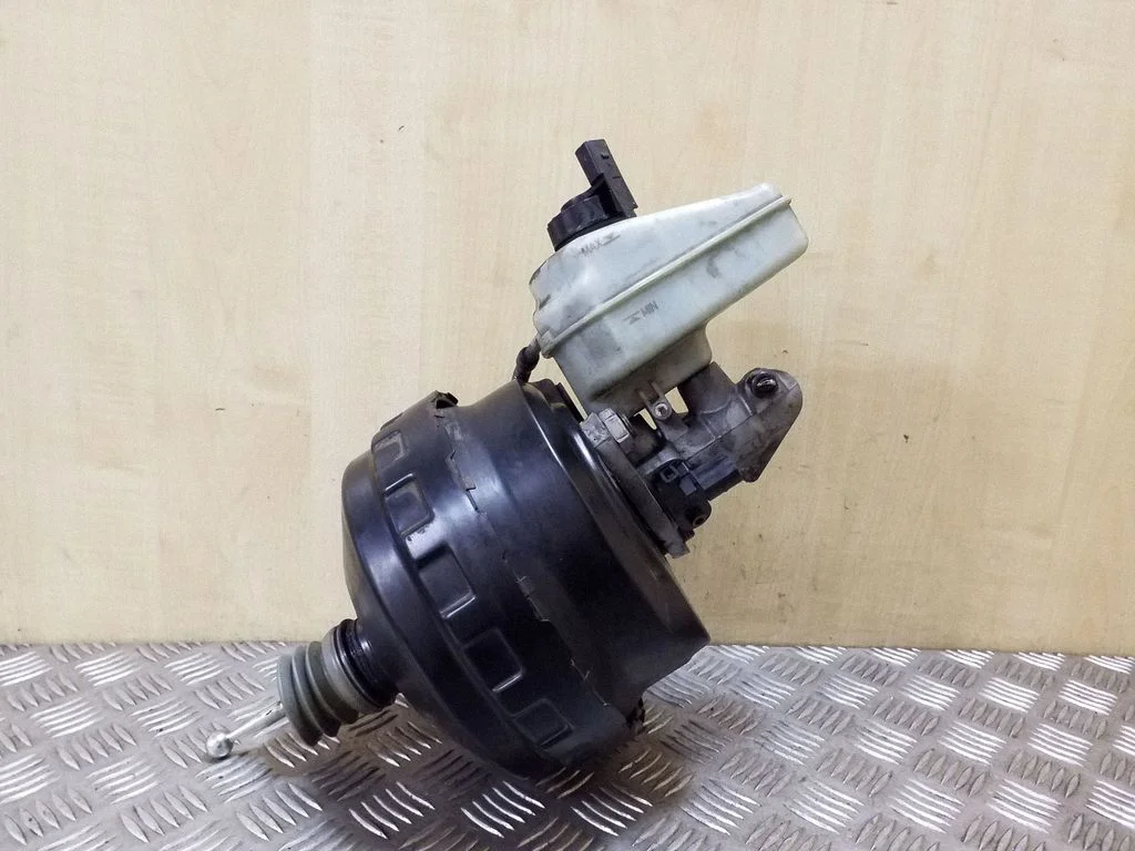Serwo hamulcowe 8J2614105N