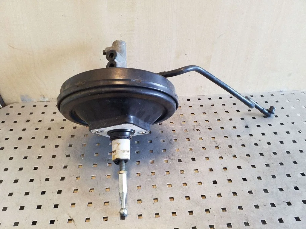 Brake booster 8D0612105F – Volkswagen Passat B5 (1997-2000)