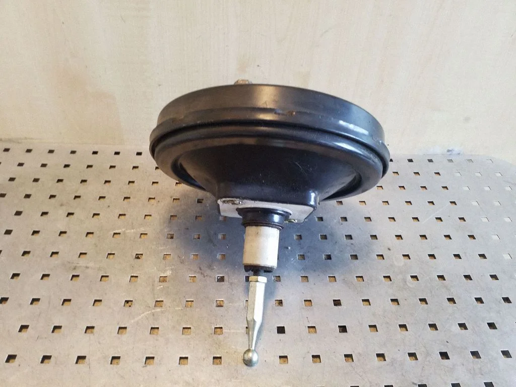 Brake booster 8D0612105G – Volkswagen Passat B5 (1997-2000)
