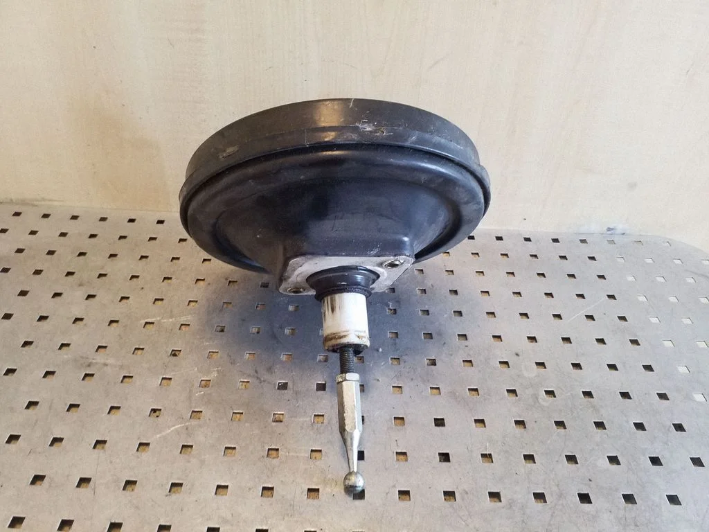 Brake booster 8D0612105G – Volkswagen Passat B5 (1997-2000)