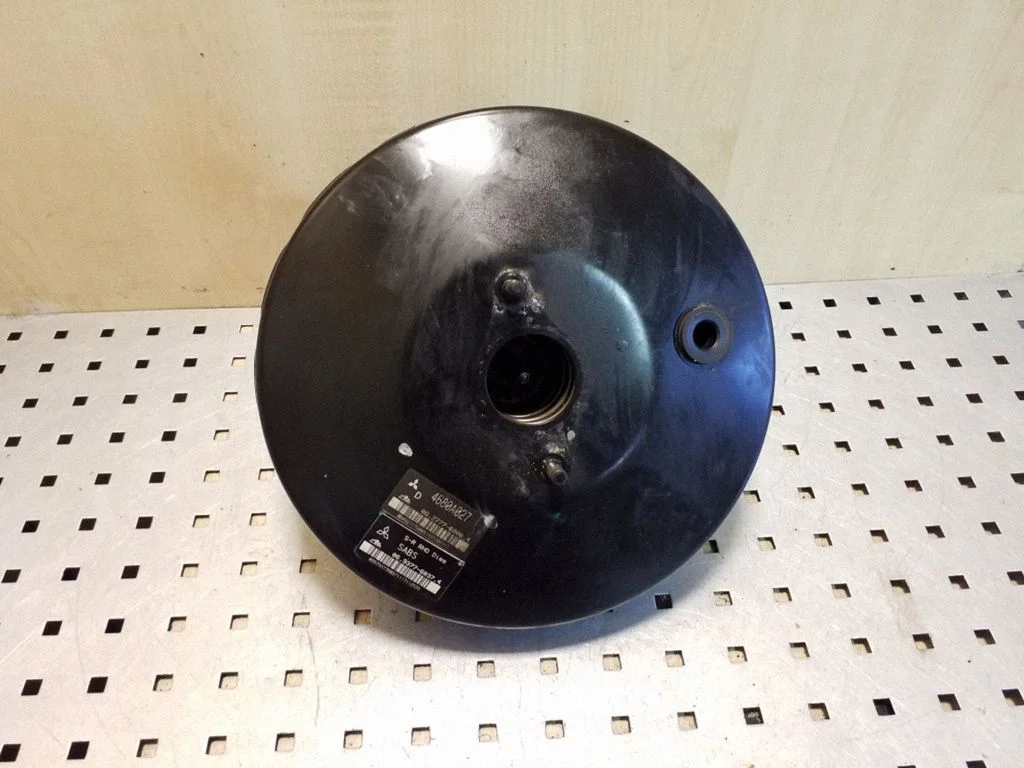 Brake booster – Mitsubishi Outlander (2001-2007)