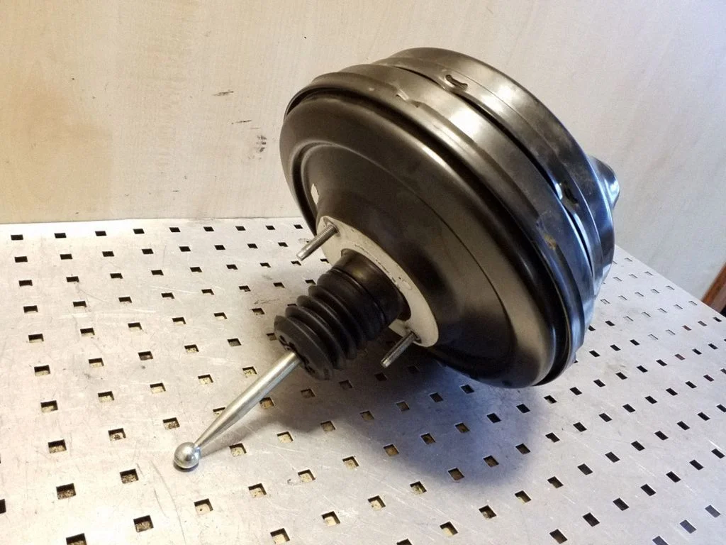 Brake booster 7P0612101B