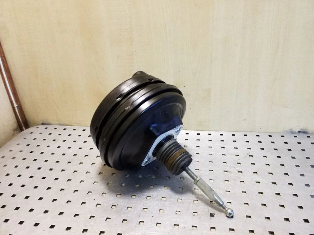 Serwo hamulcowe 4F0612105M – Audi A6 Allroad C6 (2006-2011)