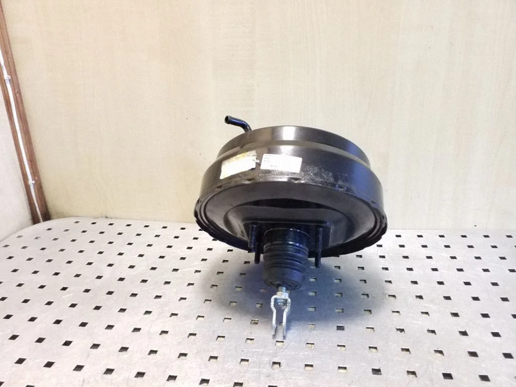 Brake booster 585002S870