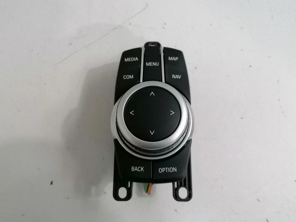 Multimediju kontrolieris – BMW 5. sērija G30 G31 G38 (2016-)