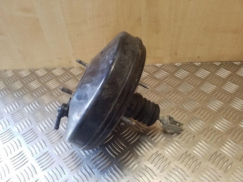 Brake booster – Toyota Auris 150 (2006-2012)
