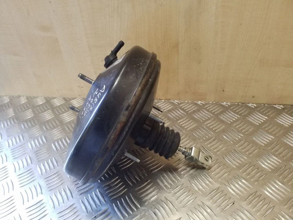 Brake booster – Toyota Auris 150 (2006-2012)