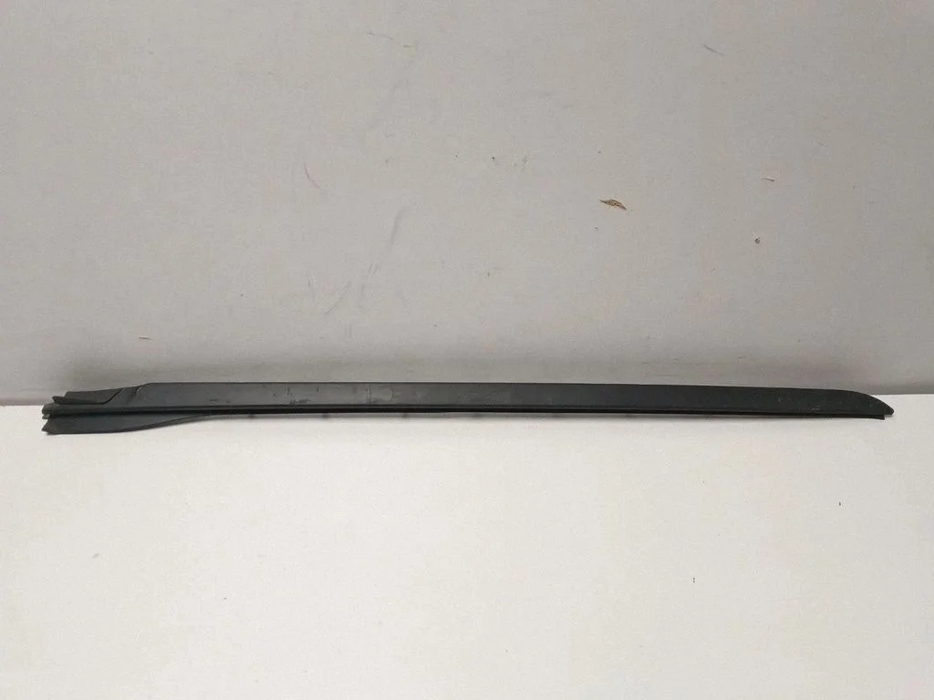 Windshield trim 7933088
