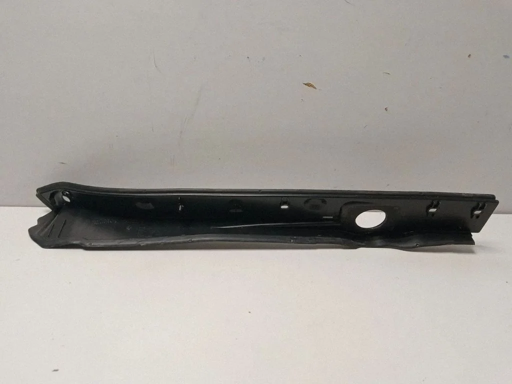 Fender end trim 7486826