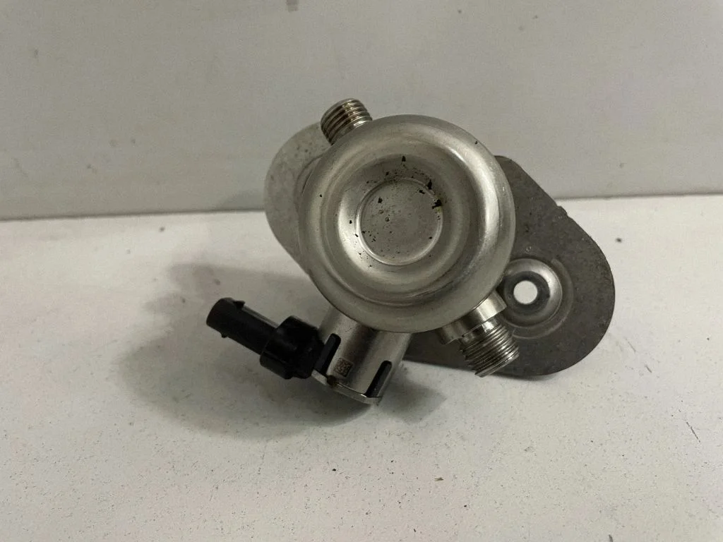 Mechanical fuel pump 7642466