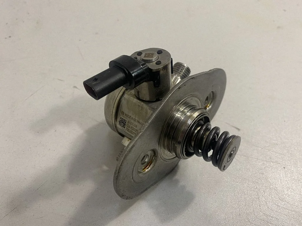 Mechanical fuel pump 7642466