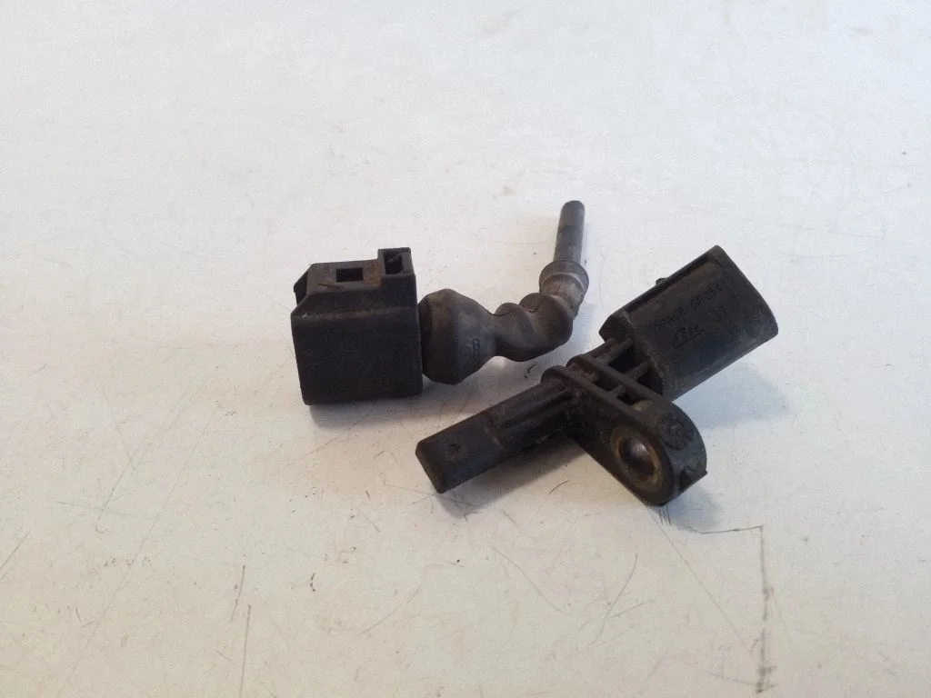 ABS brake wheel speed sensor 7H0927804 – Volkswagen Passat B6 (2005-2010)