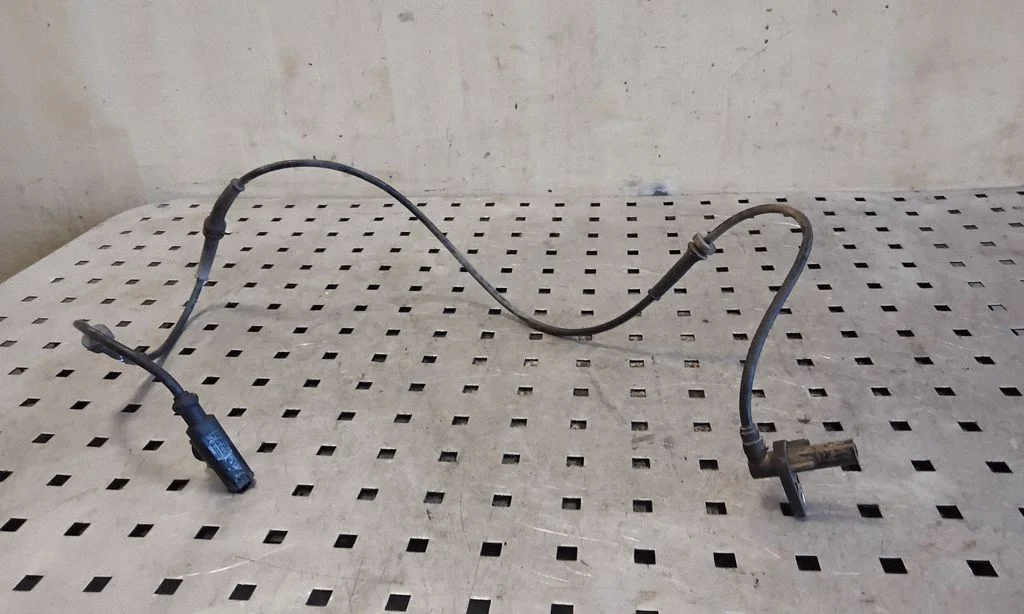 ABS brake wheel speed sensor – Land Rover Discovery 3 - LR3 (2005-2009)