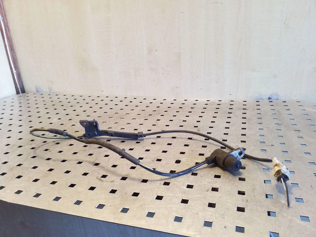 Czujnik ABS przedni 8826612620 – Toyota Matrix (E130) (2001-2008)