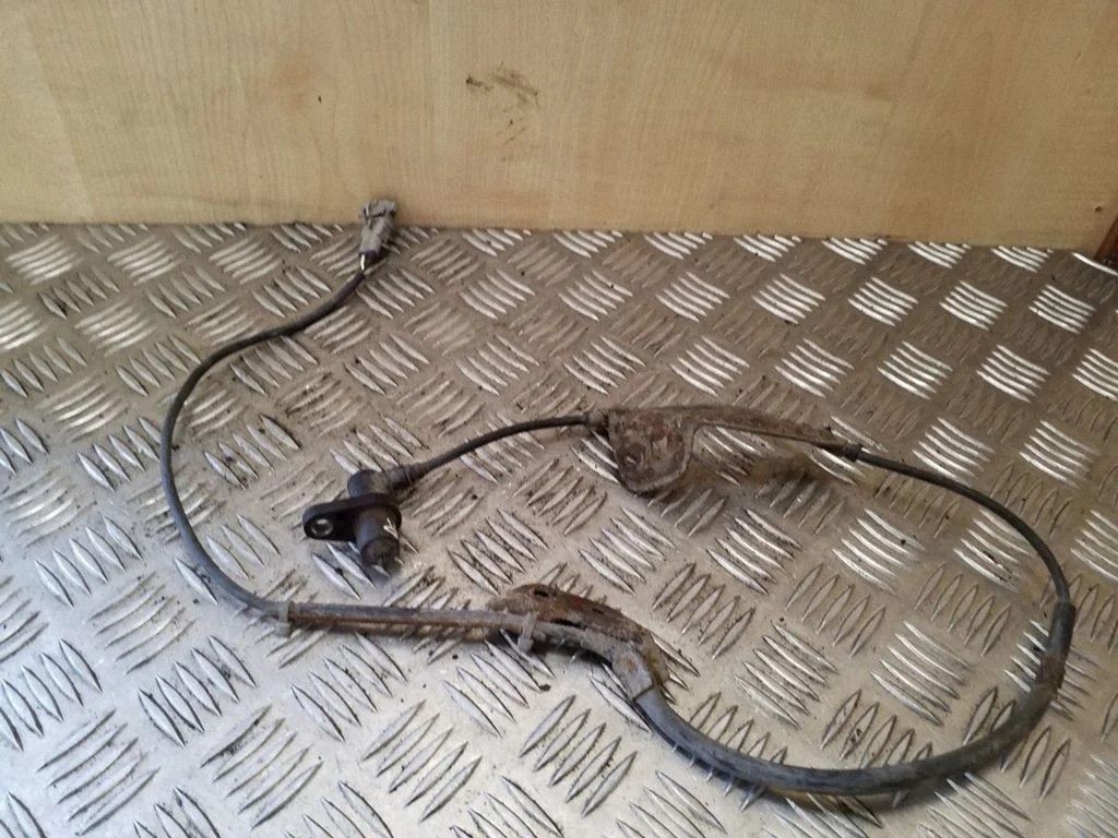 Esimene piduri ABS-andur – Toyota RAV 4 (XA20) (2000-2005)