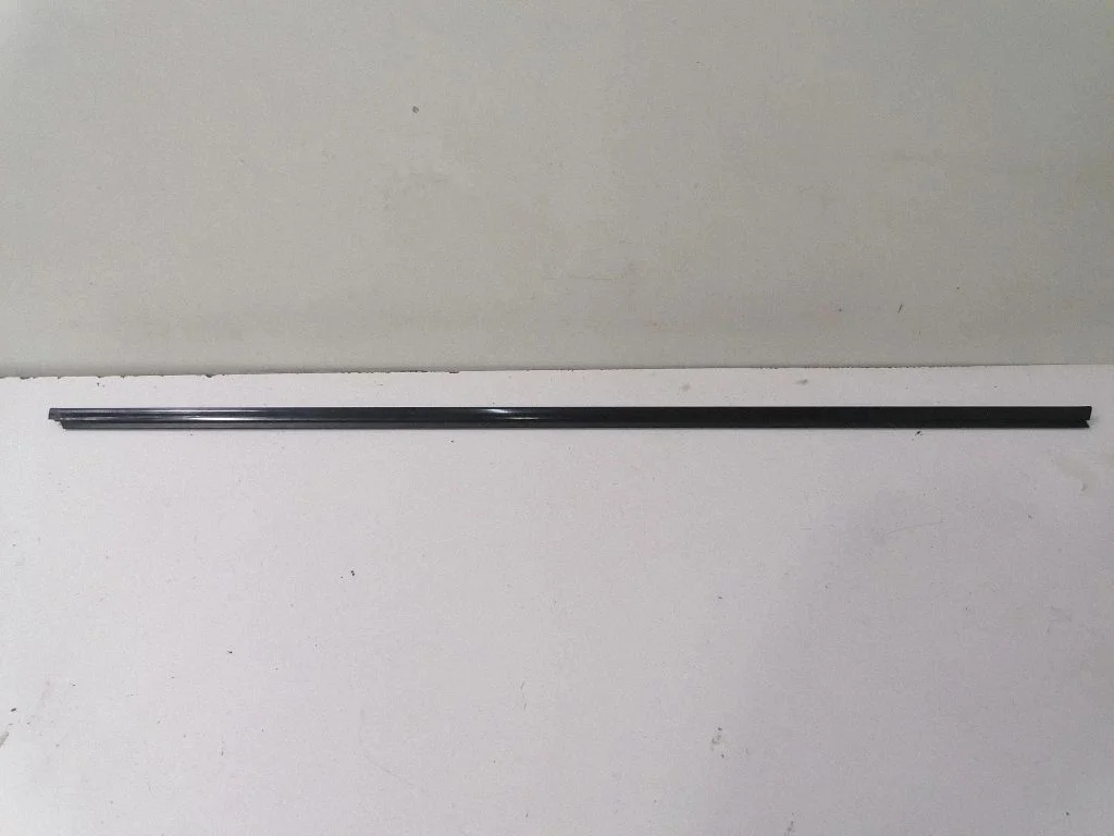 Front door glass trim molding – BMW 3 Series E92 E93 (2005-2014)