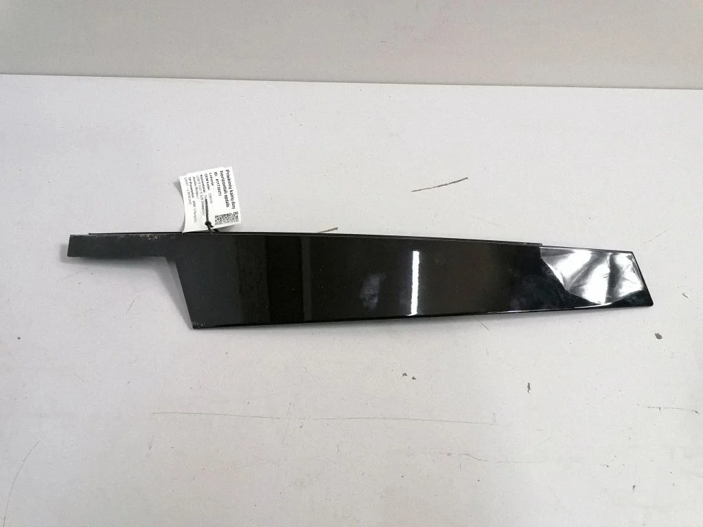 Priekšējo durvju stikla apdare – BMW 5. sērija G30 G31 G38 (2016-)