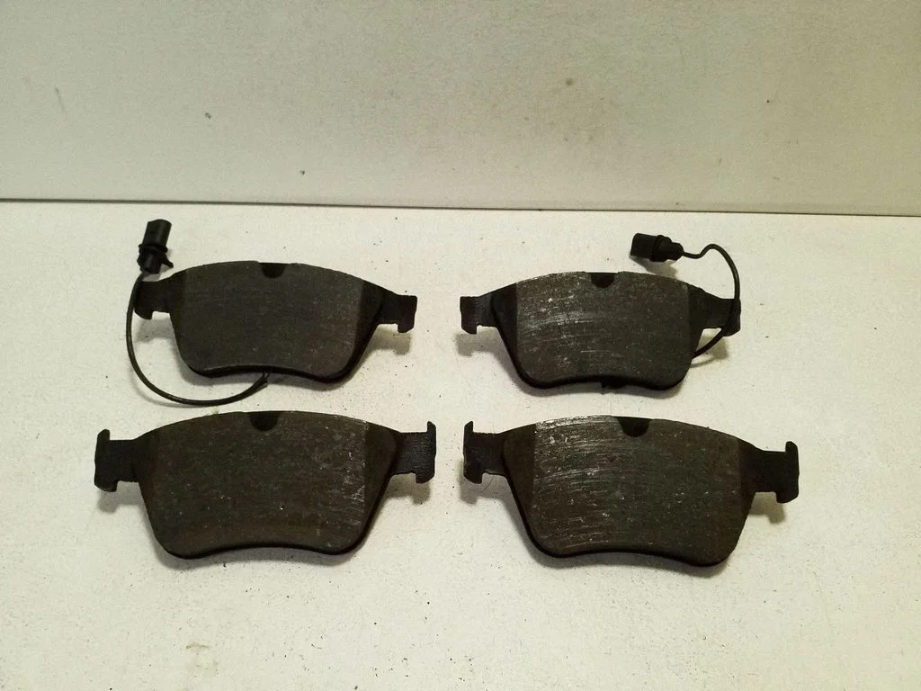 Brake pads (front)