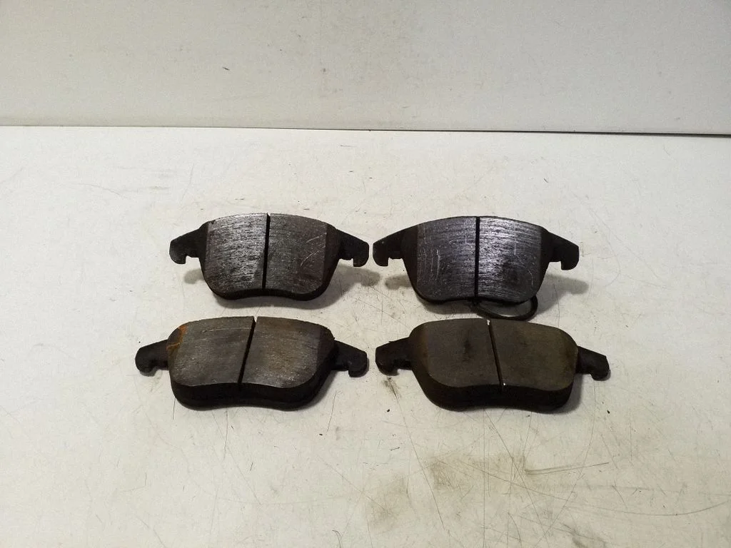 Brake pads (front)
